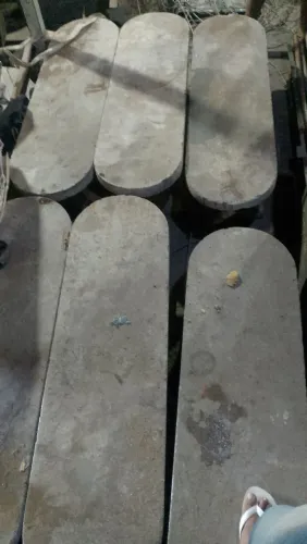 Vende-se bancos de concreto em ótimo estado vendo 300 reais cada .