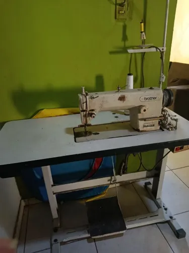 Máquina de costura Reta