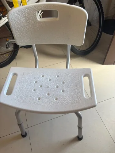 Vendo cadeira de banho mas cadeira de roda.