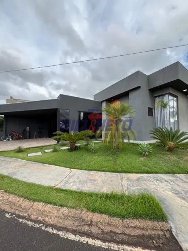 Maravilhosa casa de frente para a área de lazer a venda no Terra Vista em Mirassol