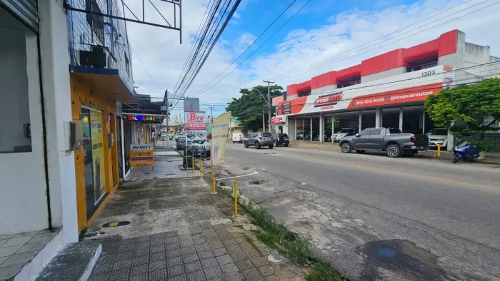 Casa Comercial Frente com potencial para implantação de operação comercial  - Alecrim