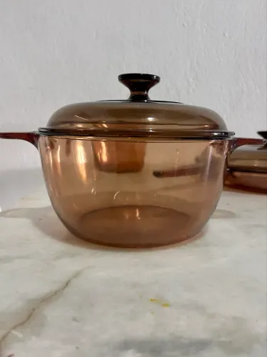 panela de vidro âmbar 