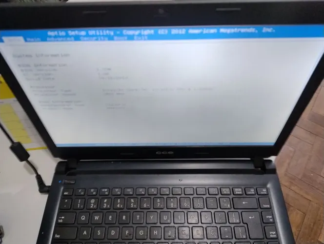 Notebook Ultra Thin U45L. Carcaça, mouse, teclado e tela funcionando perfeitamente