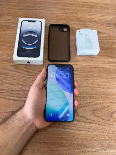 Iphone 16e 128GB Impecável zerado com fiscal (3 meses de uso)