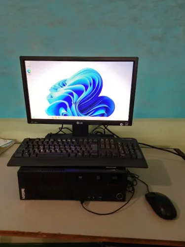 Kit PC Completo Lenovo ThinkCentre (i5 + Monitor + Teclado/Mouse) 