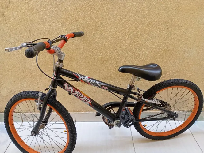 Uma bela bicicleta aro 20 