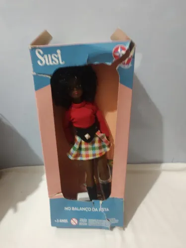 Boneca Susi negra No Balanço da Pista Estrela - 32cm