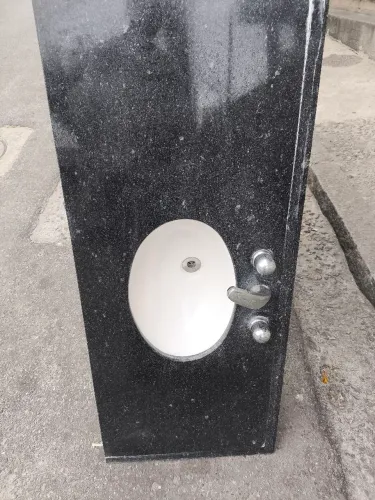 Bancada de Banheiro em Granito Preto + Cuba + Torneira Misturador