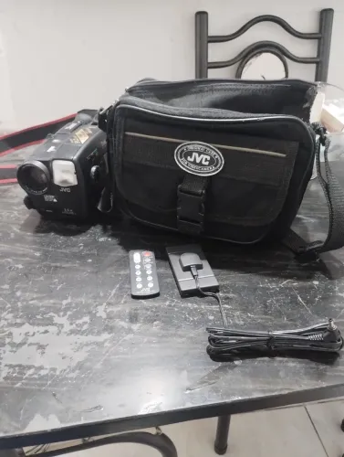 Filmadora JVC GR-AX 710 funcionando leia