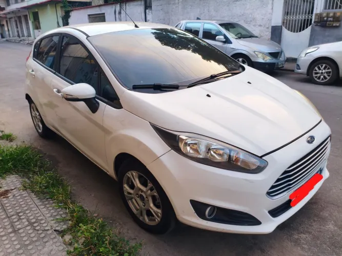 Ford Fiesta 1.6 16V Flex Aut. 5P 2016