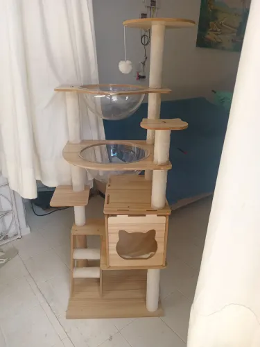 Dormitório e briquedo para gatos