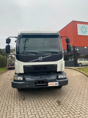 Volvo VM 270 6x2R LX 2022/2022