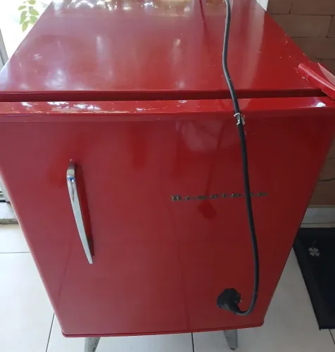 Frigobar Brastemp Retrato vermelho