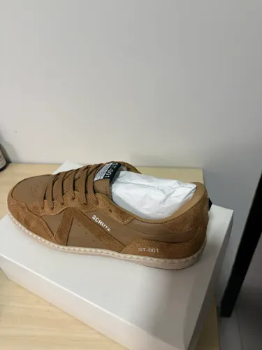 tênis Schutz modelo ST-001 em camurça marrom
