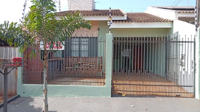 Casa Paiçandu com sobrado