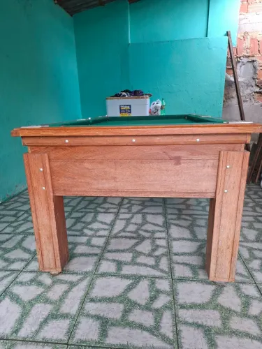 Vende-se uma mesa de bilhar completo 