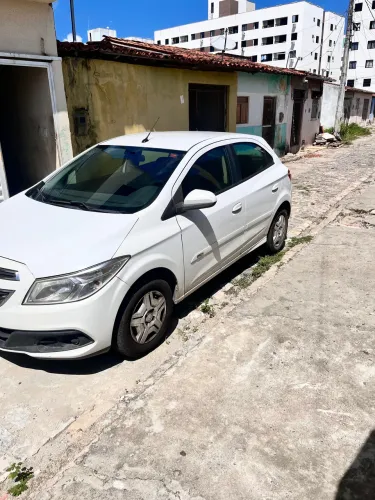 Chevrolet Onix Hatch LT 1.0 8V Flex Power Mec. 4P 2013