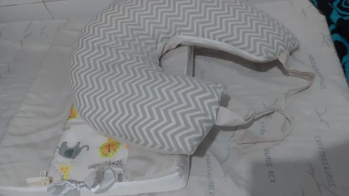 Ótimo trocador e almofada de amamentação confortável