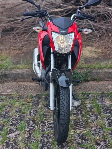 Vende se baixo km nunca de entrega