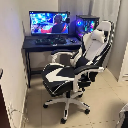 Cadeira Gamer reclinável e com suporte para as pernas, nova na caixa! No precinho.