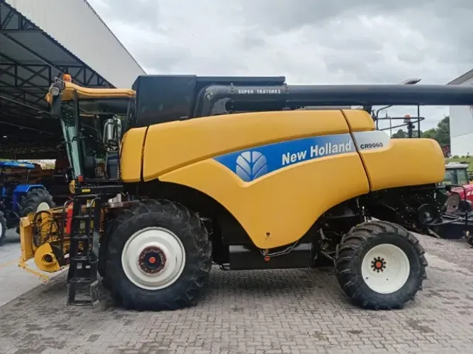 Colheitadeira New Holland CR9060 Elevation