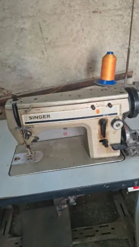 Máquina de costura semi industrial usada funcionando perfeitamente