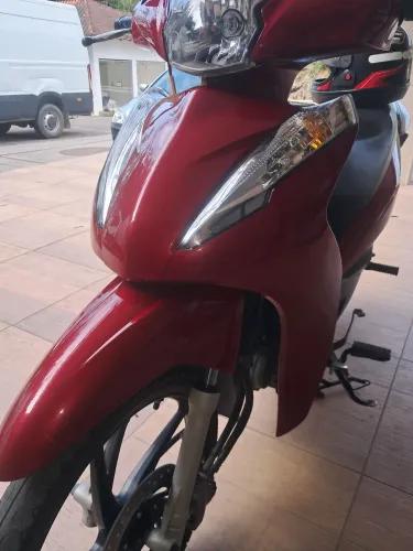 Moto novinha único dono nunca caiu