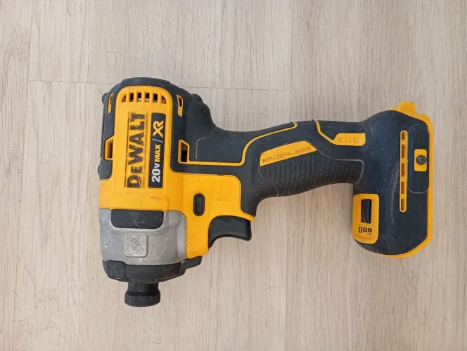 Parafusadeira de impacto Dewalt 20v