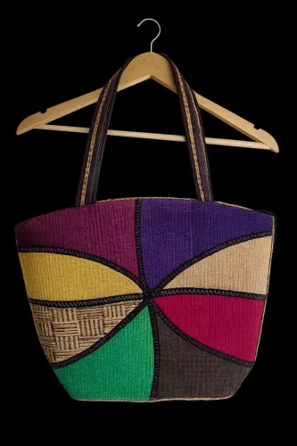 Bolsa de Palha Colorida Estilo Artesanal Media de Ombro