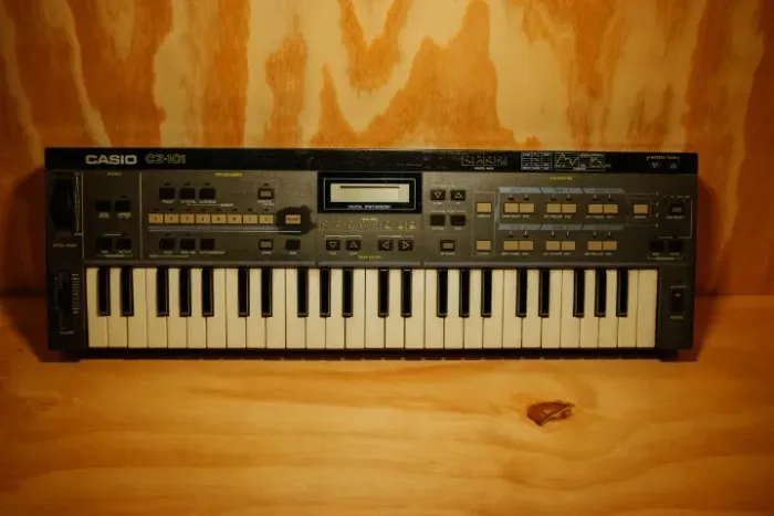 Teclado Casio CZ-101 | Sintetizador Vintage | Phase Distortion | MIDI | Fonte Inclusa