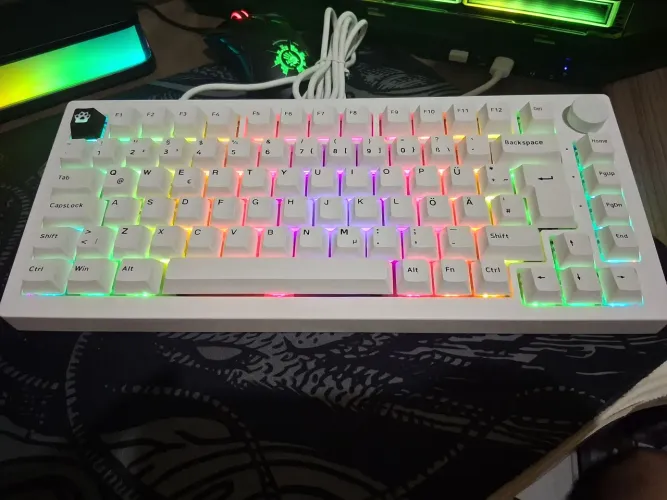 teclado gamer AKKO 5075b plus troco ou vendo