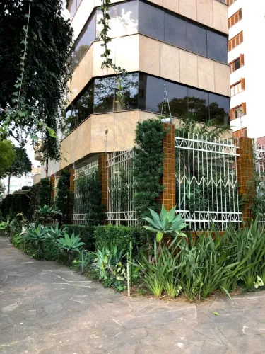 Apartamento para aluguel possui 220 metros quadrados com 3 quartos