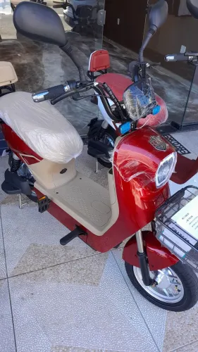 Moto elétrica várias cores