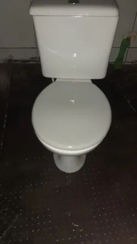 Bacia sanitária+ caixa acoplada semi nova 