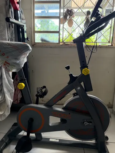 Vende-se uma bicicleta ergométrica e uma esteira 2.000,00 as duas 