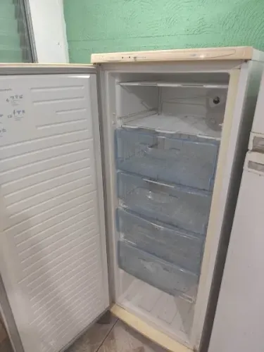 Freezer Vertical 260 litros. Funcioando 100%.