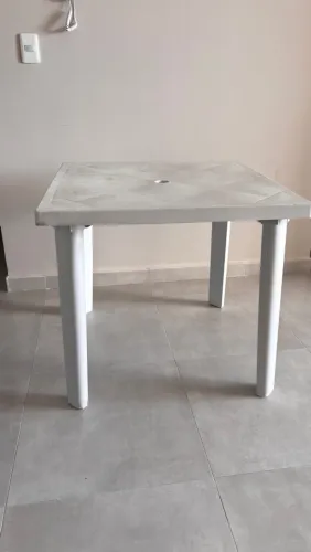 MESA DE PLÁSTICO