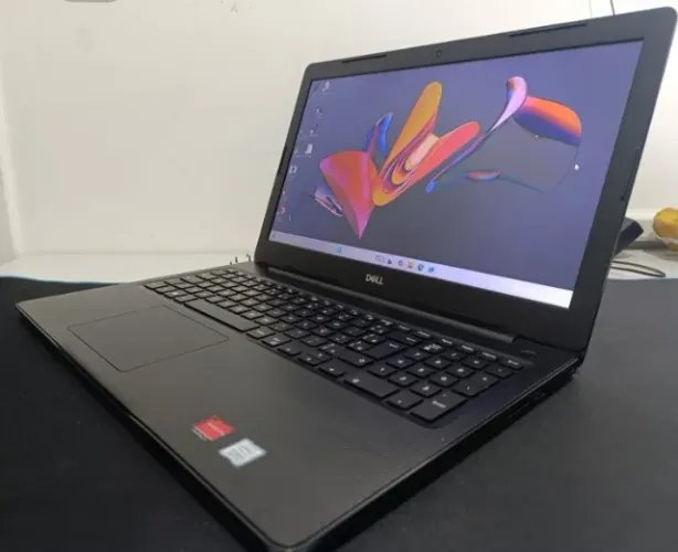 Notebook Dell Top Core I5 8 gb ddr4 Vídeo 2 gb  dedicado Amd m2 500 gb 15 pol Bateria Nova
