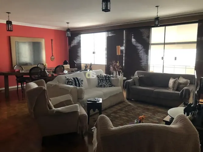 Apartamento Modernista Reformado à Venda em Santa Cecília | 169 m², Último Andar, Face Nor