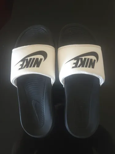 Chinelo Nike Victori One BRANCO E PRETO