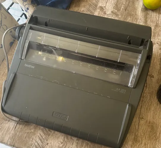 Máquina de escrever eletrônica 