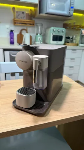 Cafeteira Nespresso pouco uso