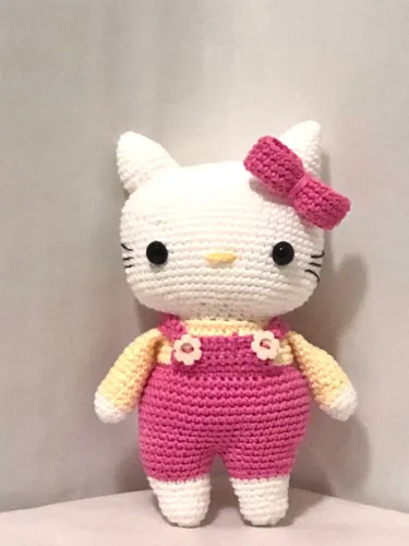Boneco/Pelúcia da Hello Kitty em amigurumi novo