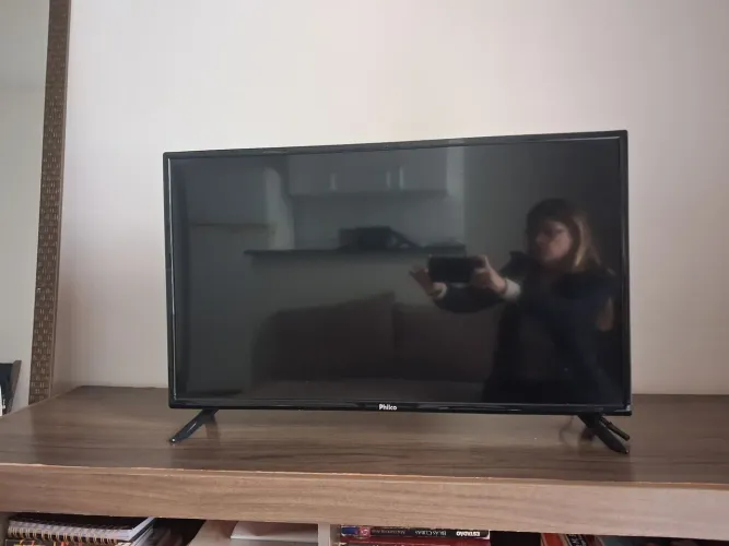 Tv philco 32 polegadas , semi nova! Apenas 6 meses de uso.