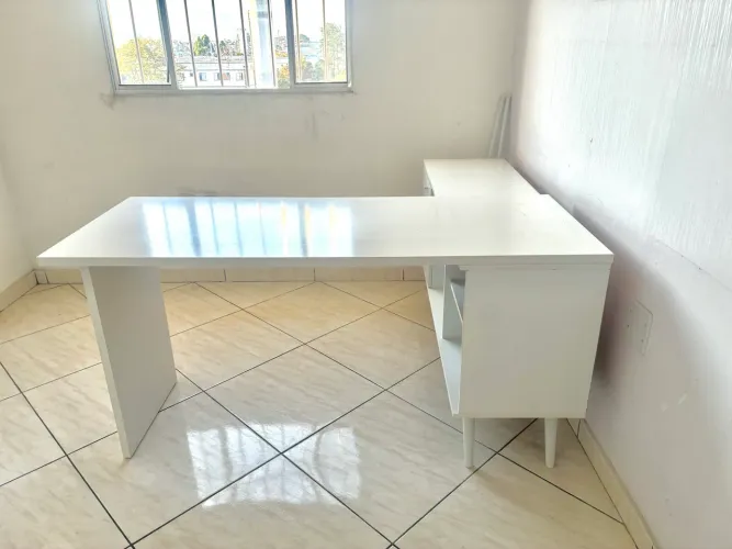Mesa de escritório em L
