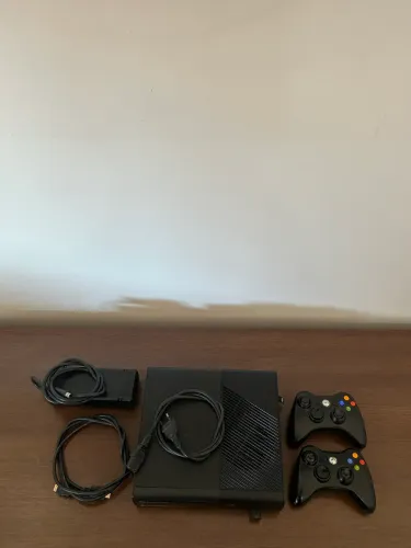 Xbox 360 Slim Desbloqueado Aurora - 250GB | 211 Jogos