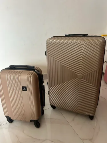 Mala viagem kit semi nova padrão.