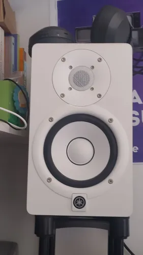 Par de Monitores de Áudio Yamaha HS5