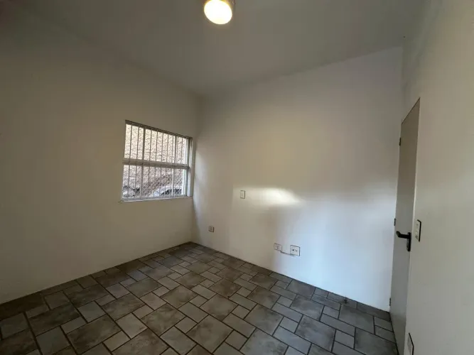 Casa comercial na Rua Anadia, 277 - sala 1 15 m²