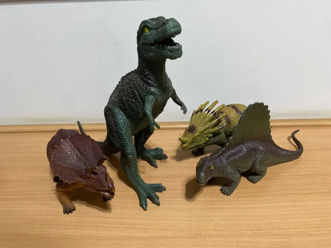Lote Dinossauros de brinquedo T-rex